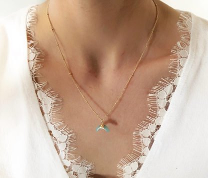 collier corne plaque or pierre turquoise