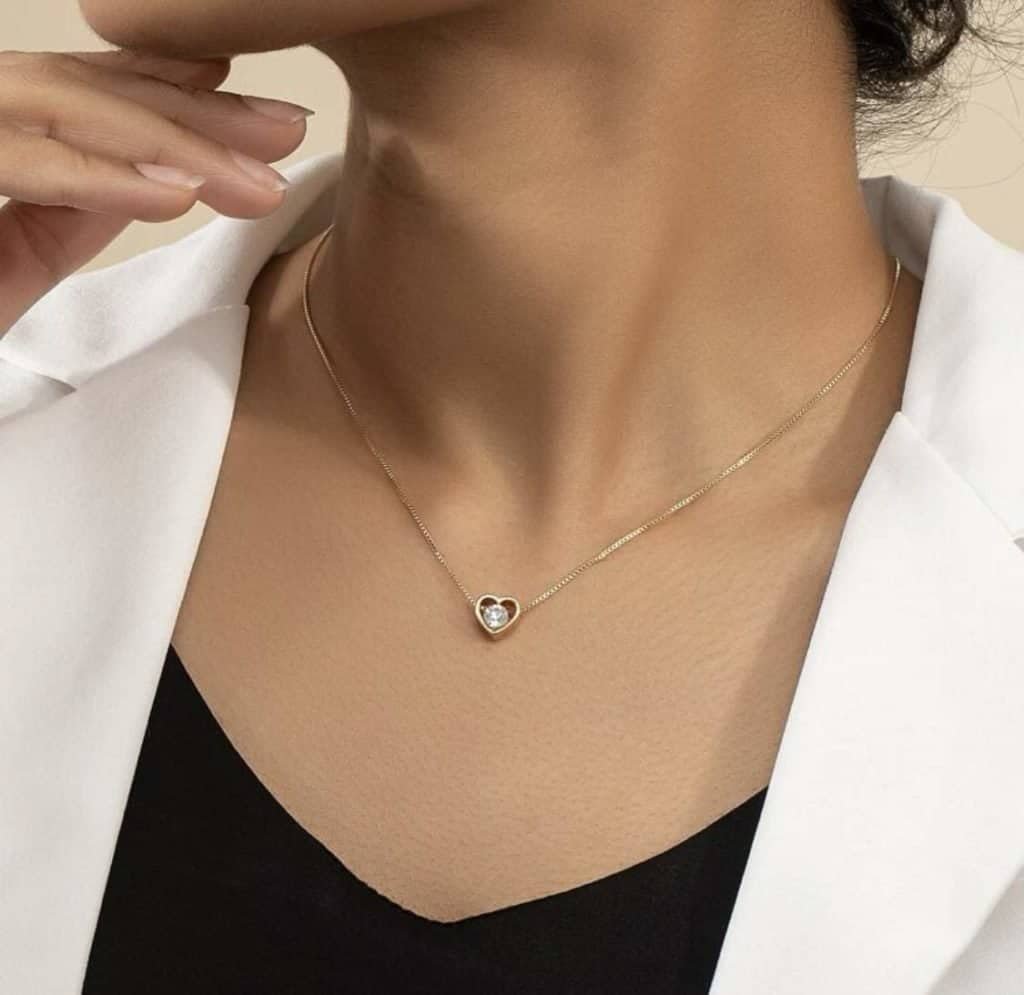 top court ras du cou croisé