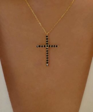 Collier chaine fine pendentif croix noire