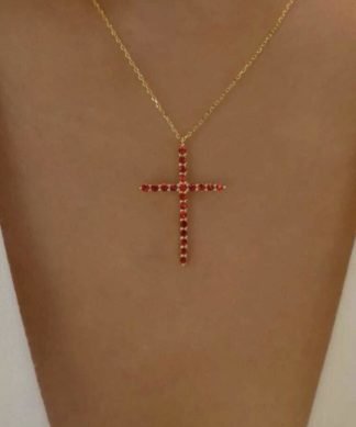 Collier croix tendance 2024