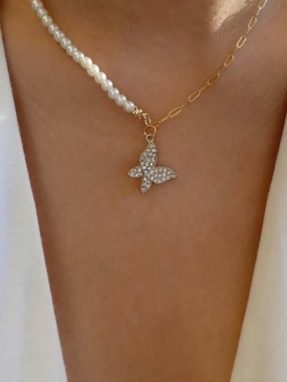 Collier ras de cou papillon perles blanches