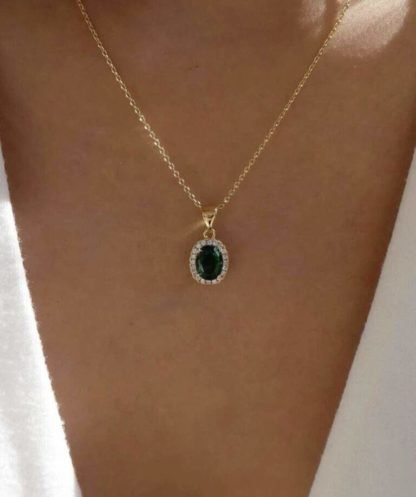 collier strass vert plaque or