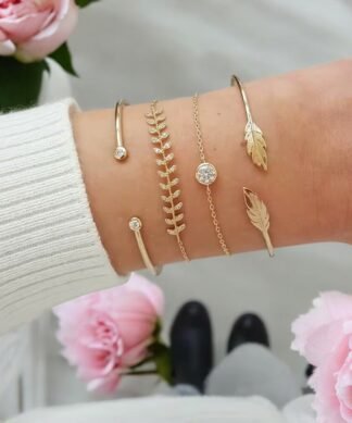 Lot de bracelets dorés style bohème chic avec feuilles et cristaux,