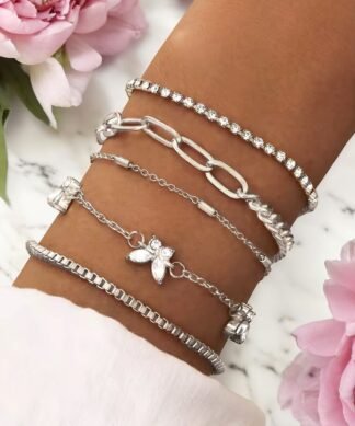 Set de bracelets argentés femme avec papillon orné de strass, maillons ovales et chaînes fines, style glamour chic
